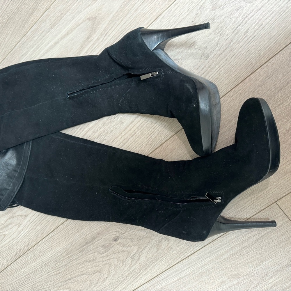 Over-the-knee suede black books.